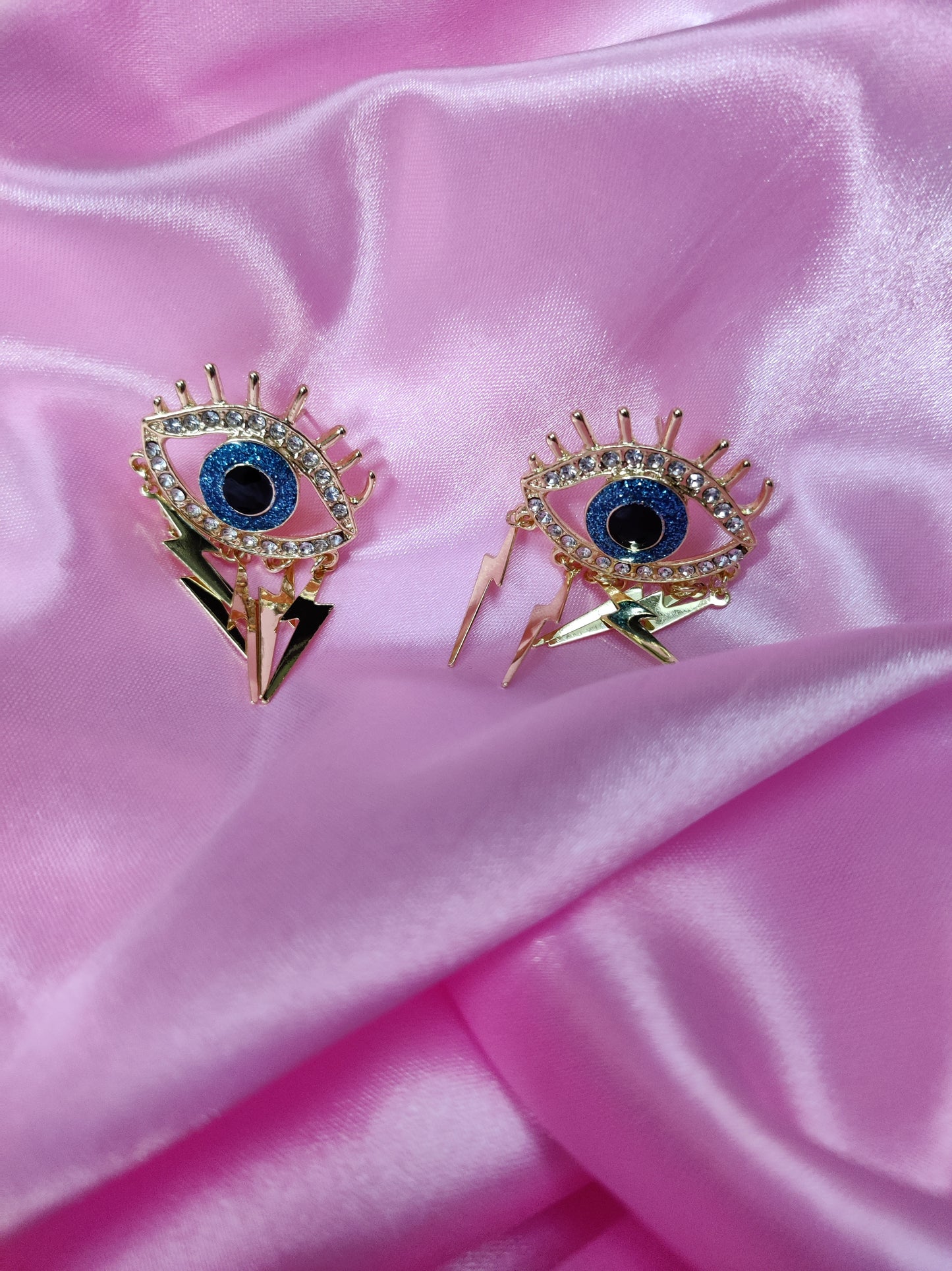 evil eye with current designed earring