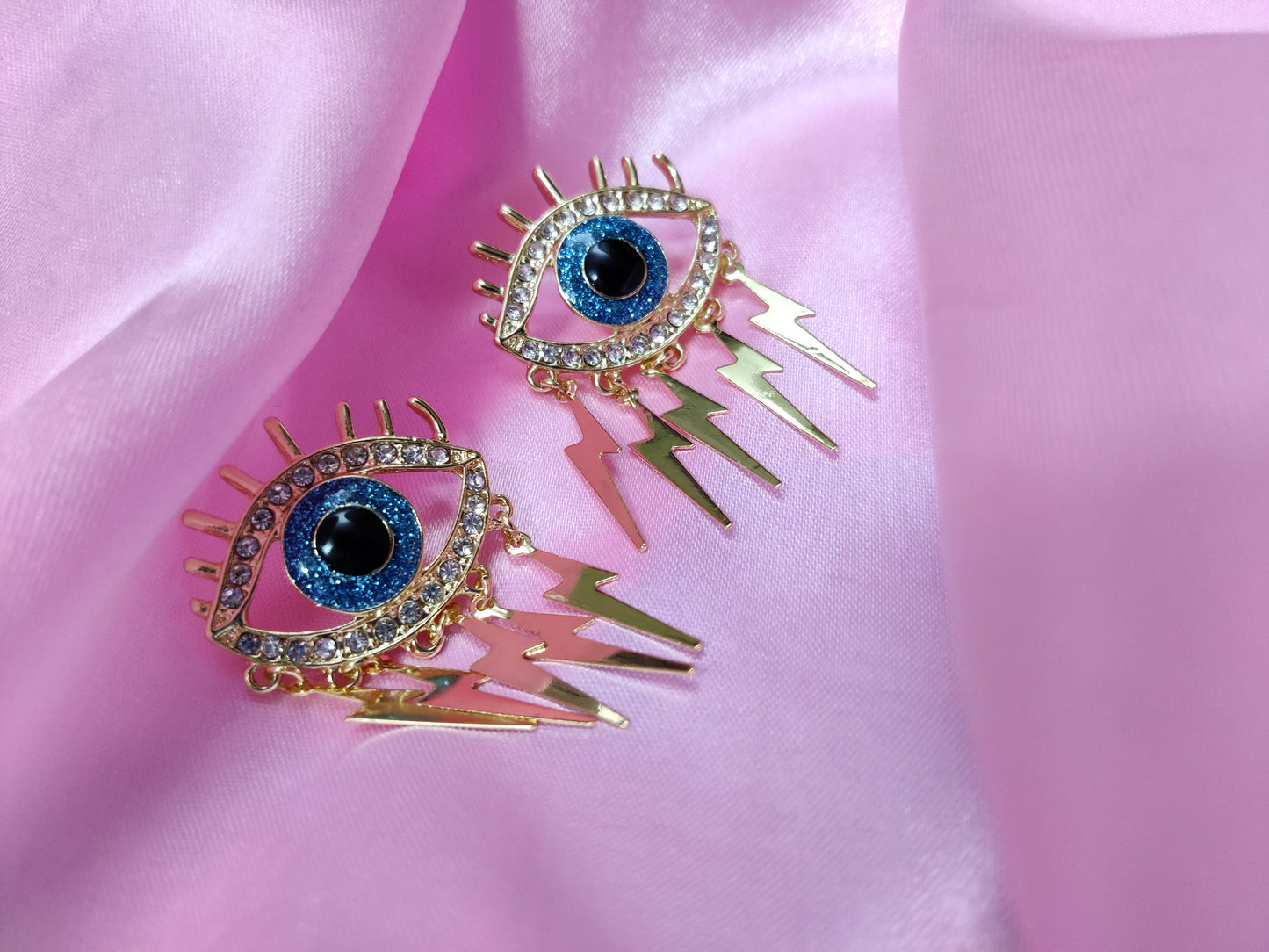 evil eye with current designed earring