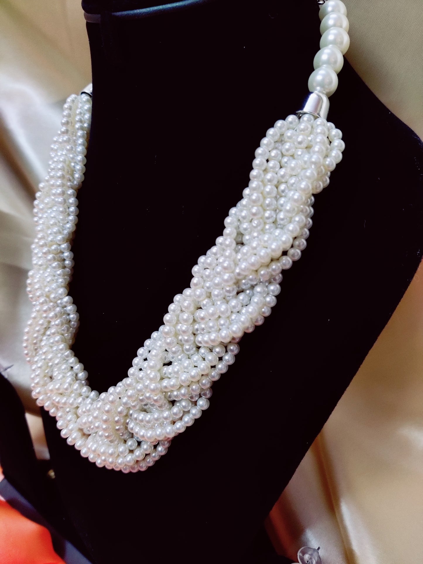 lustrous  necklace with pearls